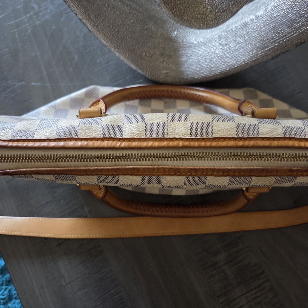 Louis Vuitton Checkered Tote in Cream and Tan - Picture 4 of 4